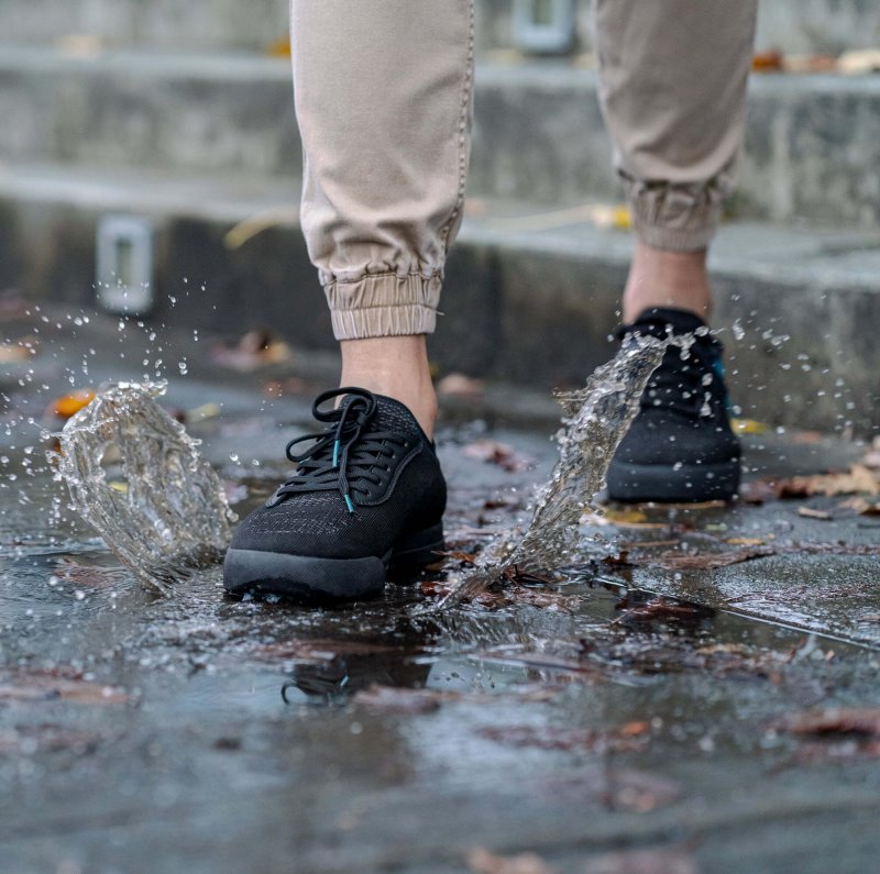 Black / Black Vessi Weekend Women's Waterproof Sneakers | qdnucvs