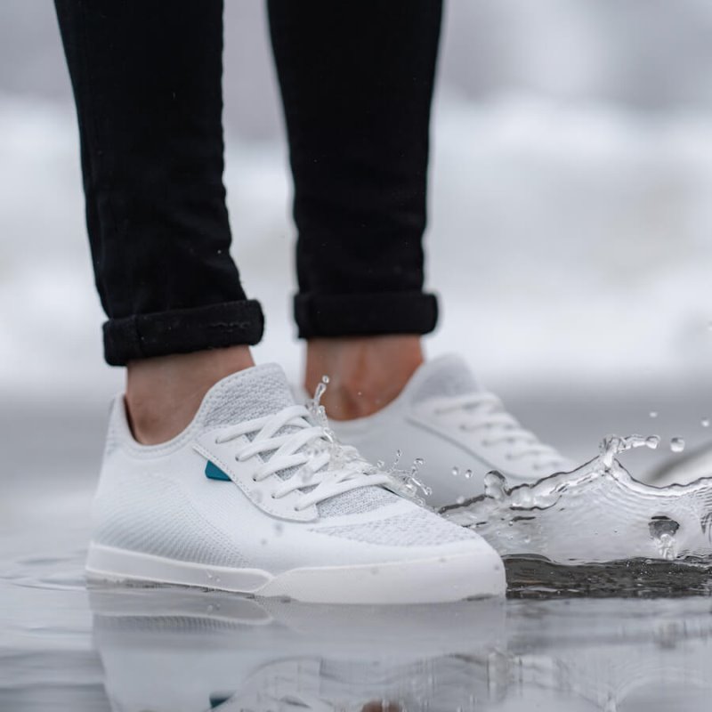 White Vessi Weekend Women's Waterproof Sneakers | nCExyVt